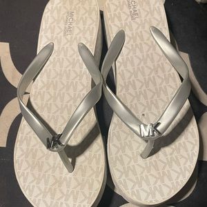 Michael kors flip flop